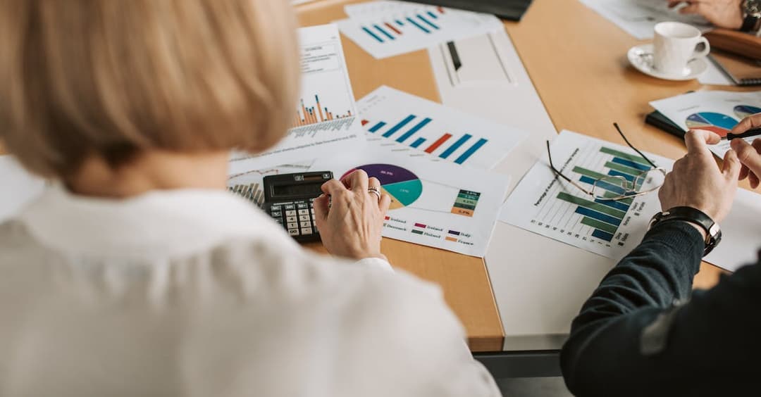 Analiza fundamentalna - raporty, wskaźniki, prognozy rynkowe w 2023 roku